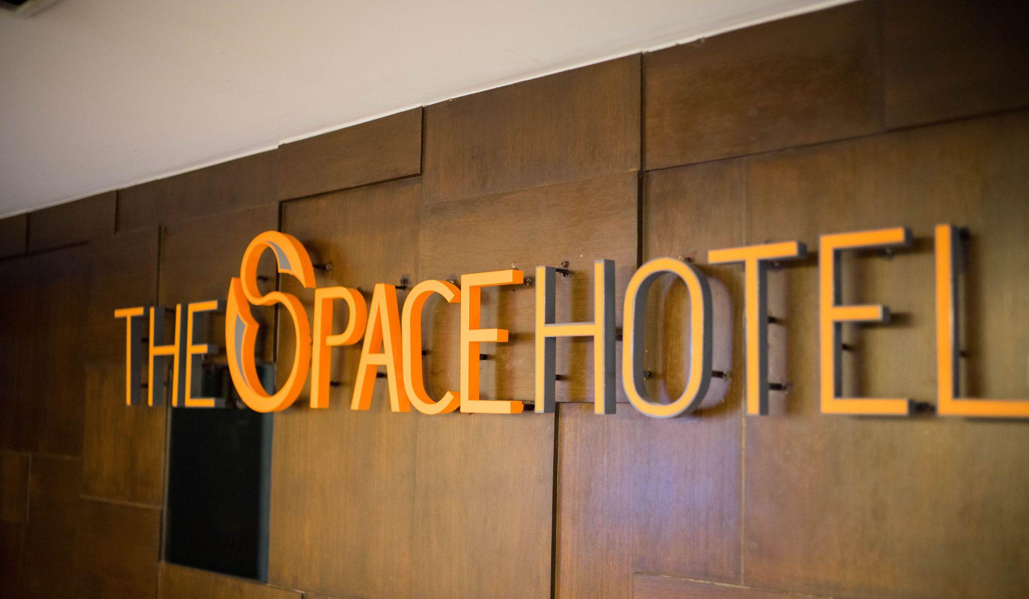 The Space Hotel Чианг Рай Екстериор снимка